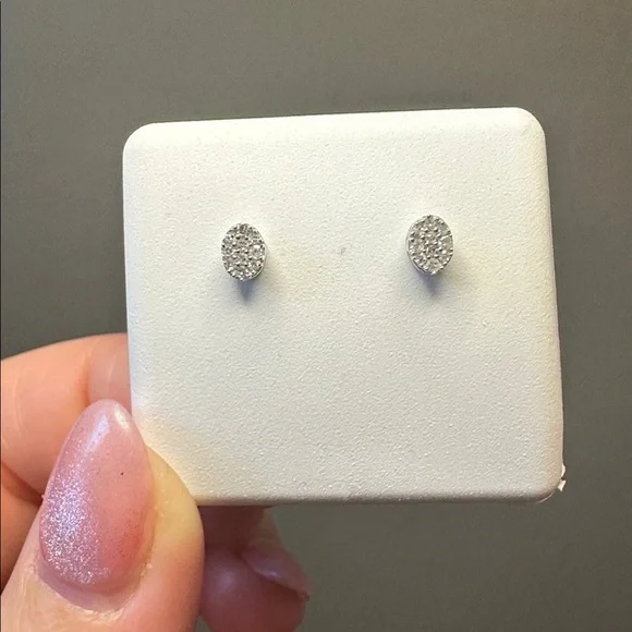 NEW - 0.10 CTW Natural Diamond Oval Stud Earrings